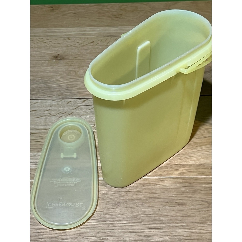 Tupperware Pour Pitcher, Shelf Saver 1243 & Servalier 4 Pieces w/lids Yellow Vtg - Picture 2 of 10